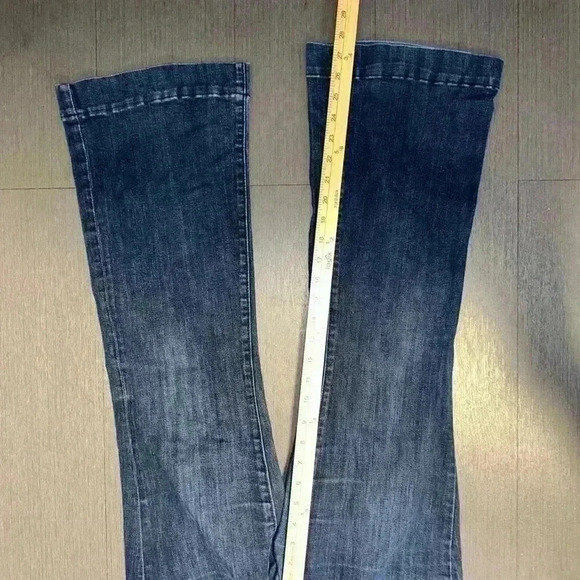 Women's Gap Blue Jeans Size 10 Curvy Stetch Bell Bottom Flared Dark Wash - Picture 9 of 11